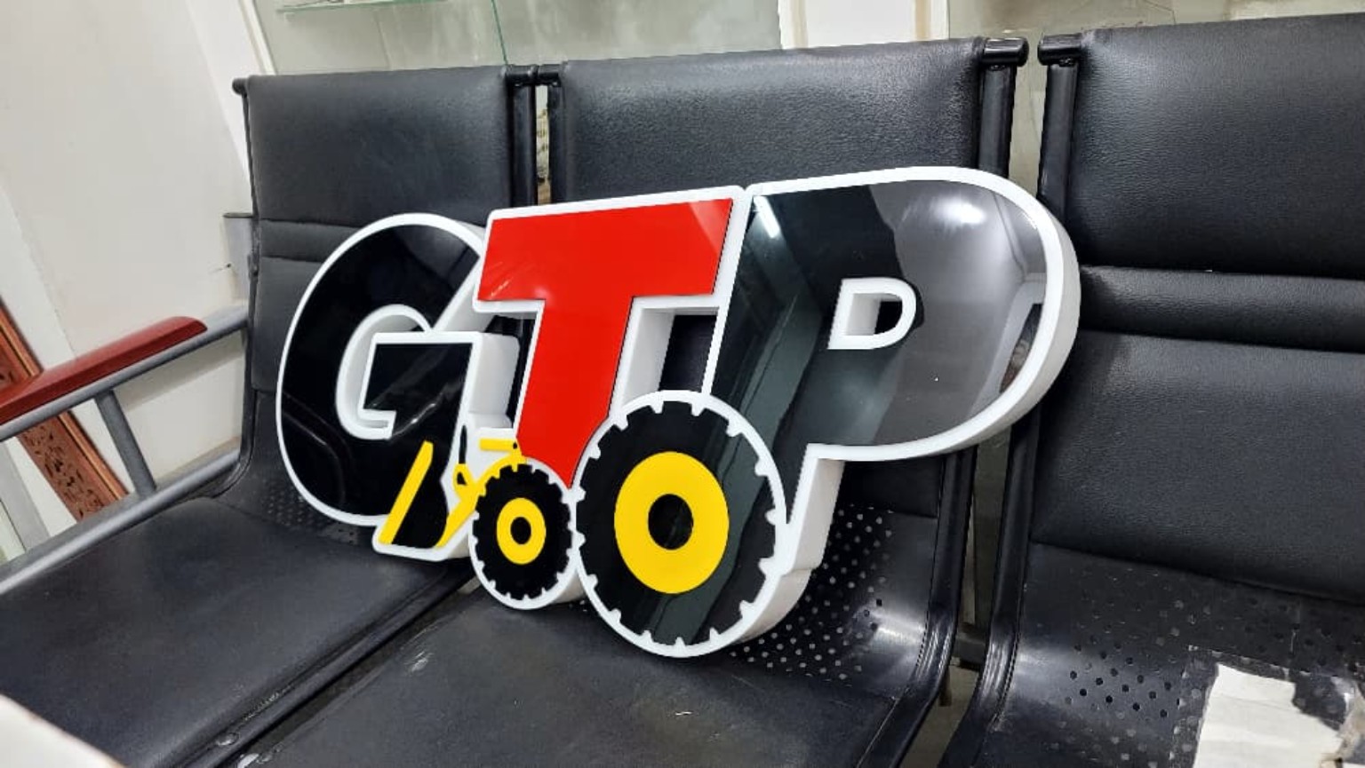 شعار بارز متعدد الطبقات – نموذج GTP